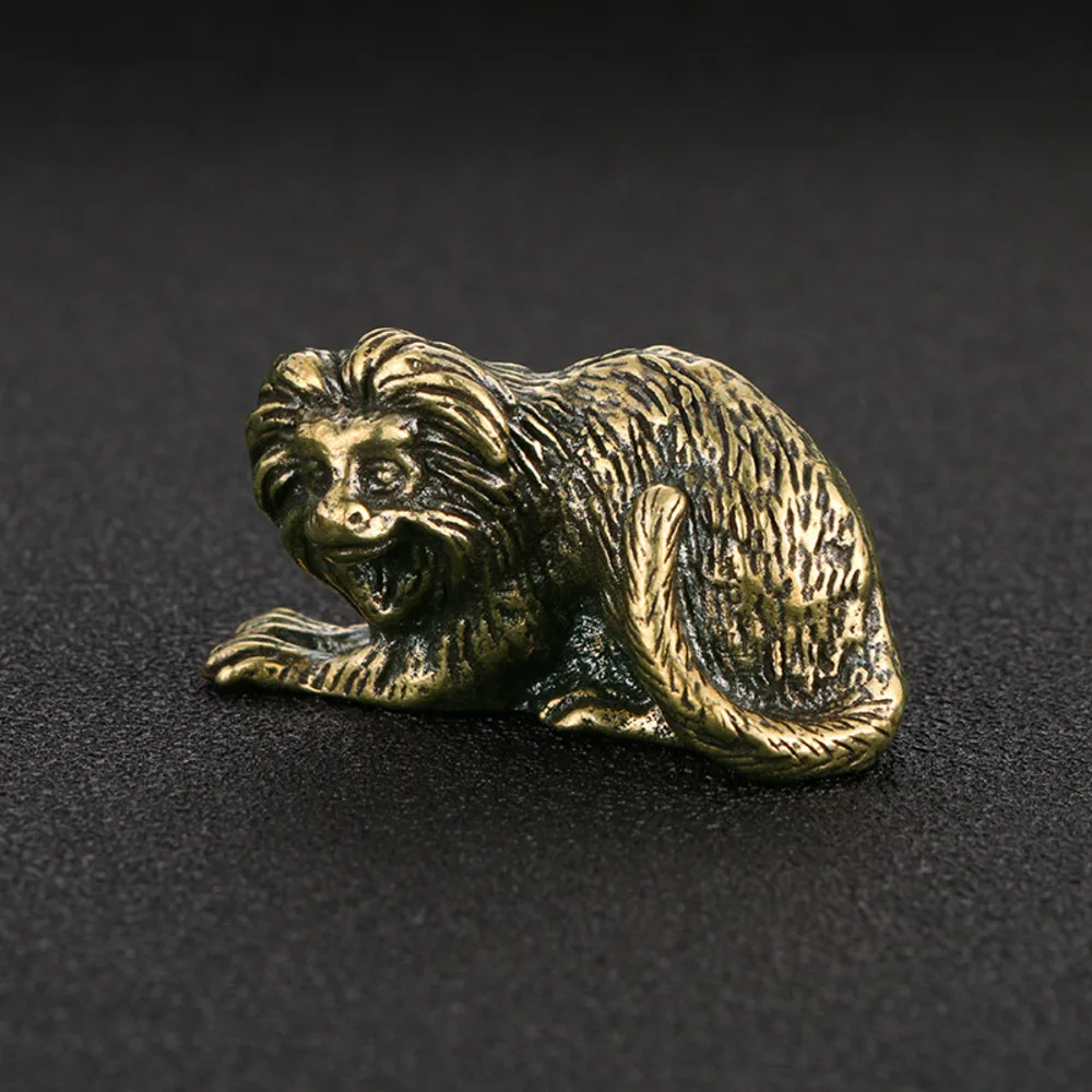 Бронзовая статуэтка льва
