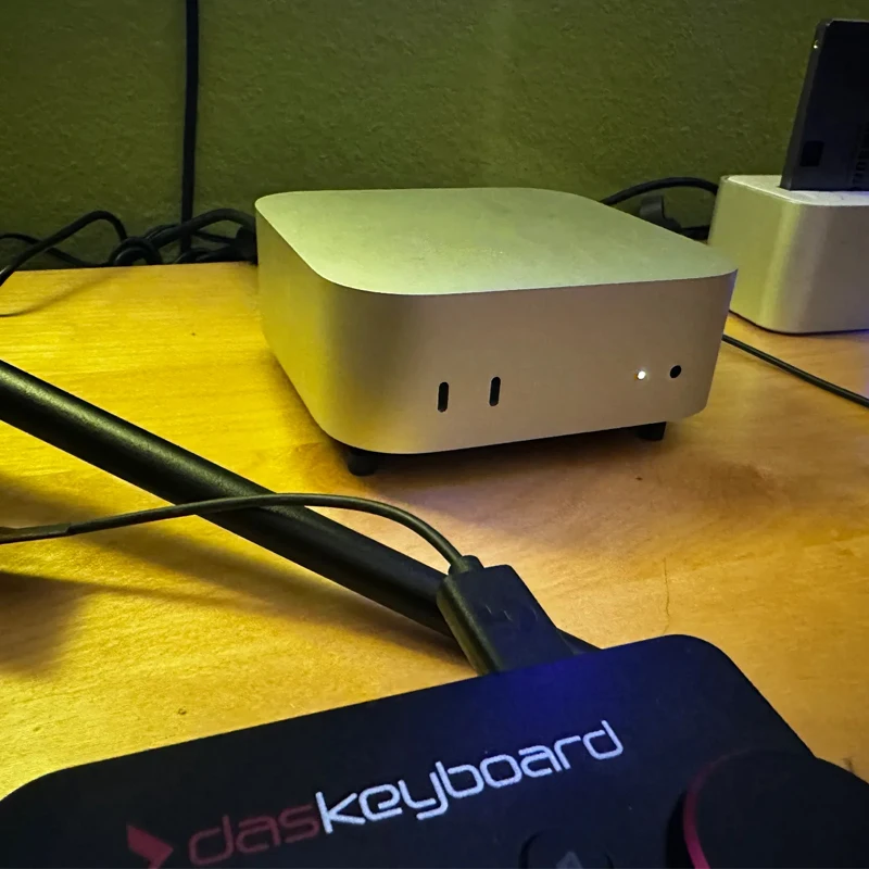 Держатель для Mac Mini M4 повышающий кронштейн защита от царапин защитная накладка