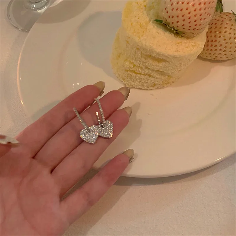 

серьги 2022 тренд серьги женские бижутерия бижутерия люкс качества серьги сердечки Женские серьги-подвески в виде сердца, серьги с цирконом в...