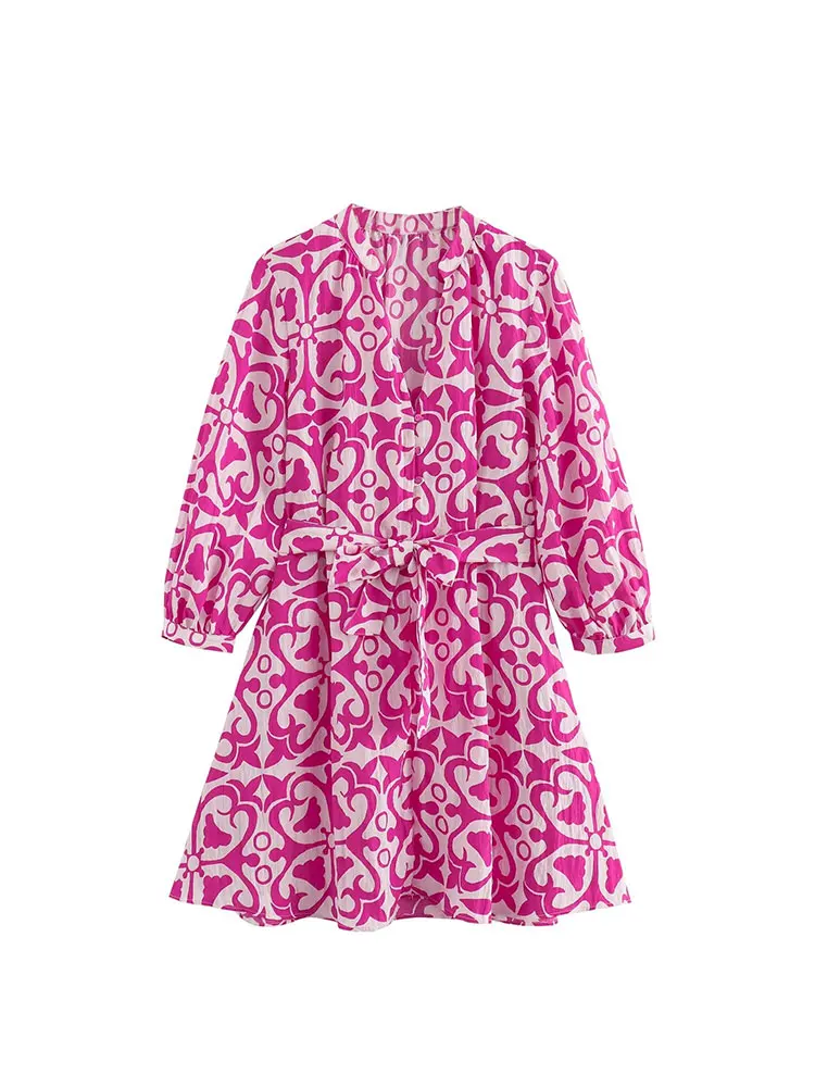 Женское мини-платье с V-образным вырезом и поясом