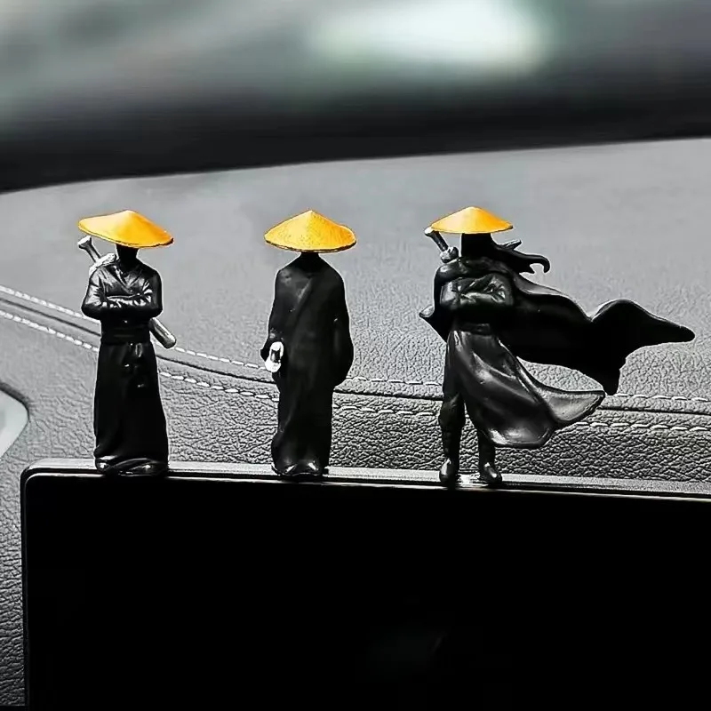 

Мини-фигурка китайского фехтовальщика из пластика