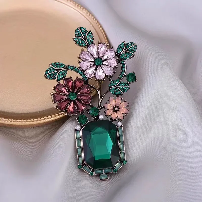 Французская винтажная Высококачественная брошь в виде вазы с зелеными