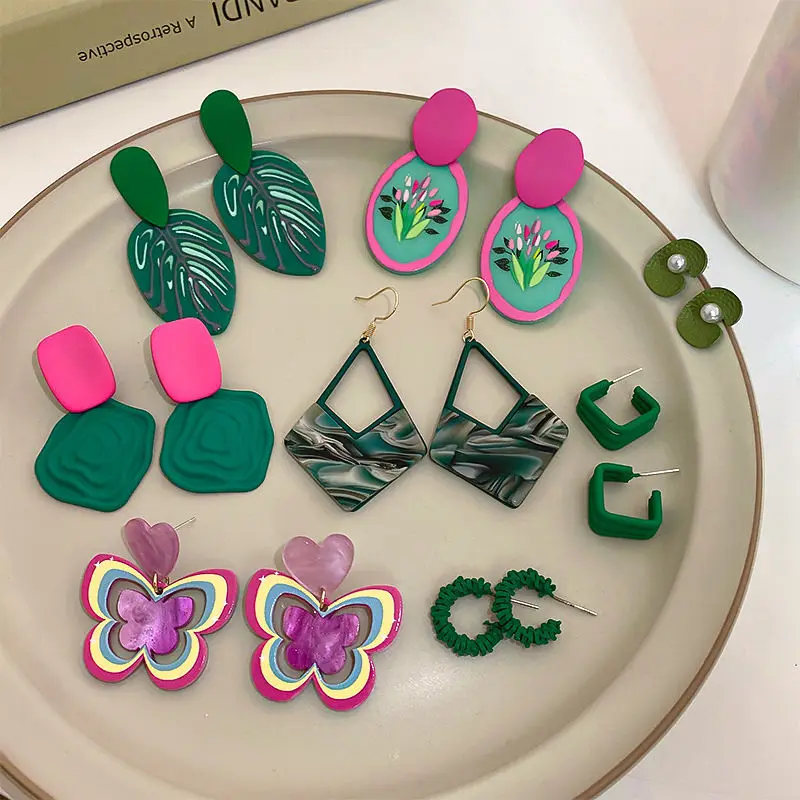 

2022 Summer Green Acrylic Plant Dangle Women Earrings Cute Butterfly Earrings for Women Aretes De Mujer Drop Earrings