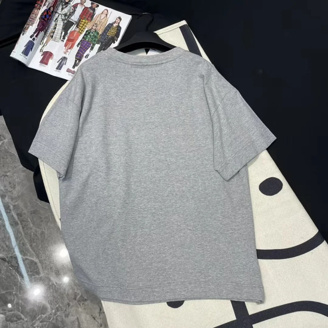 Стильная футболка свободного кроя с буквенным принтом классическая стирка