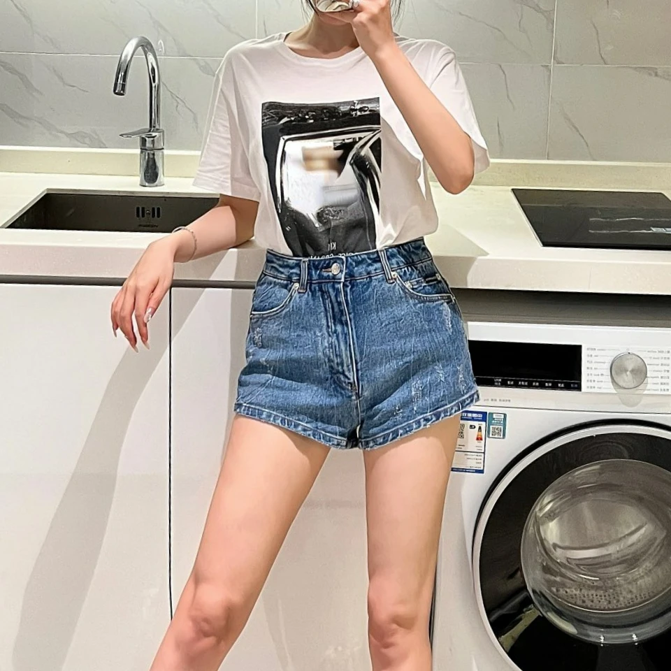 

Top Quality 2023 New D Style Luxury White Short Grace Women Shorts Cotton Casual Runaway