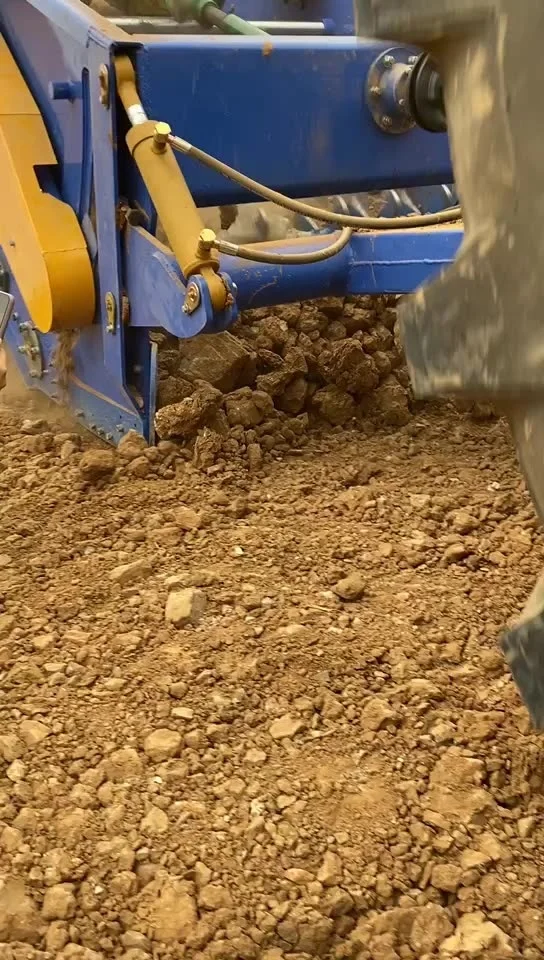 Автоматические большие сельскохозяйственные машины. Сборщик камней для