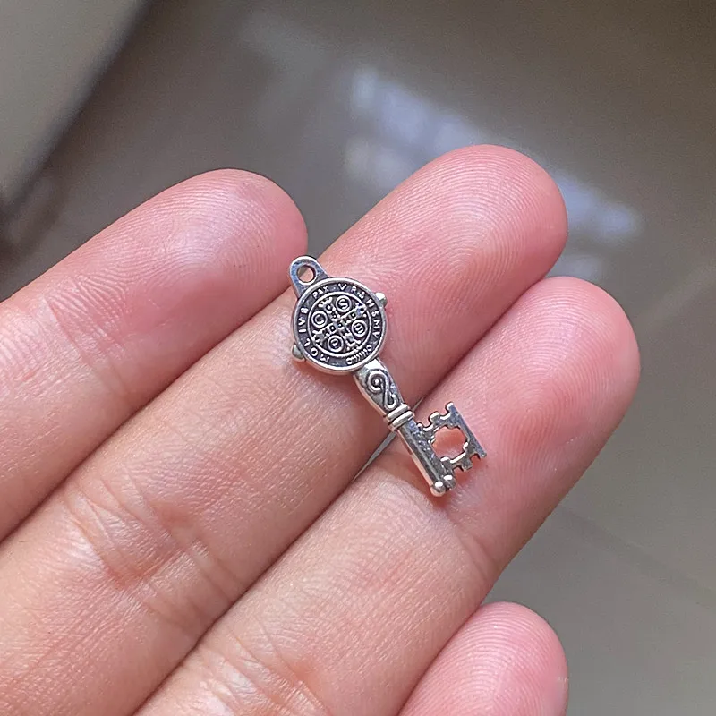 

10pcs 24x10mm Retro Religion Silver Color Key Charm Diy Handmade Women Necklace Bracelet Earrings Bracelet Handcraft Accessories