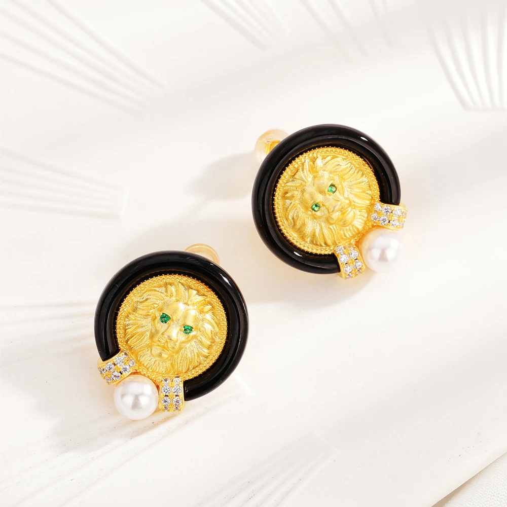 

European and American Fashion Autumn and Winter Luxury Winter Lion's Head Small Group 18k Gold Earrings Round Diamond Enamel Oil