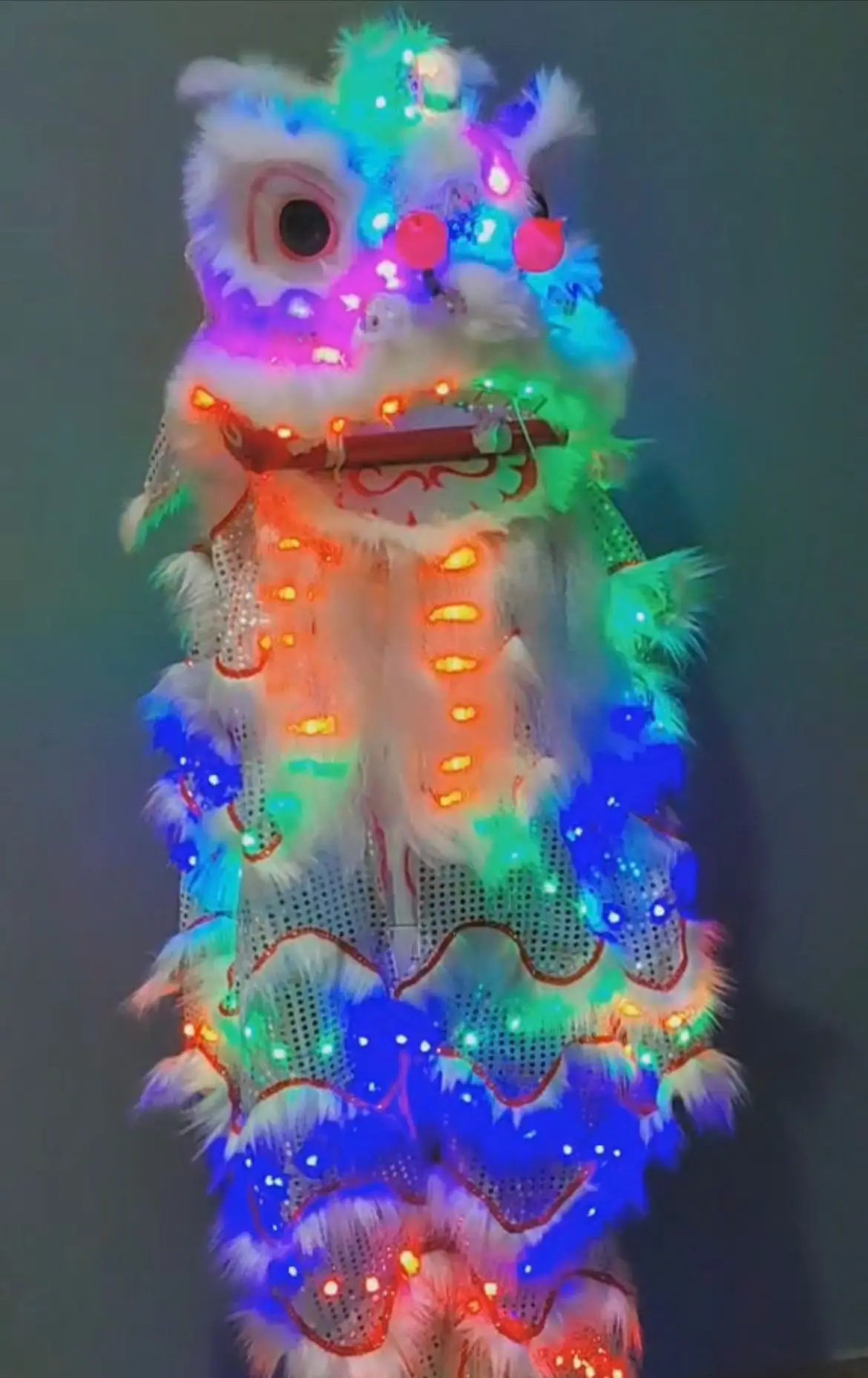 Оригинальный светящийся в темноте танцевальный реквизит виде льва для бара и