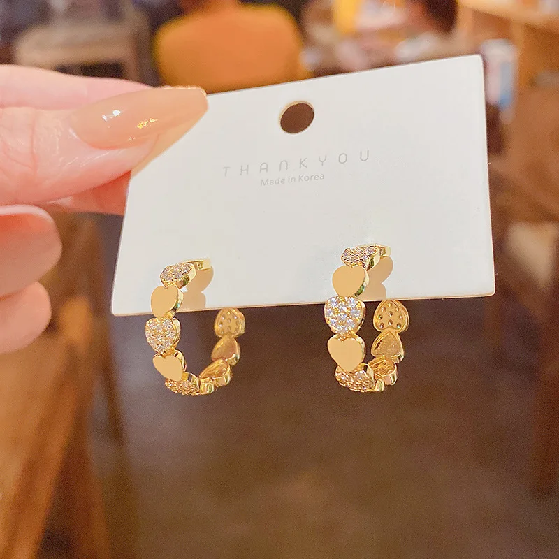 

Gold Rhinestone Heart Hoop Earrings for Women Luxury Shiny Korea Jewelry Vintage Ear Hoops Earings Exquisite C-Shape Earing Gift