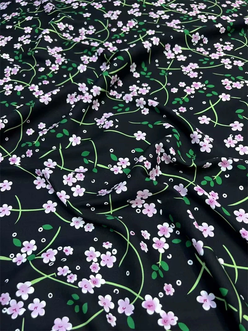 Темпераментная черная нижняя часть с маленьким цветочным принтом двойной Qiao