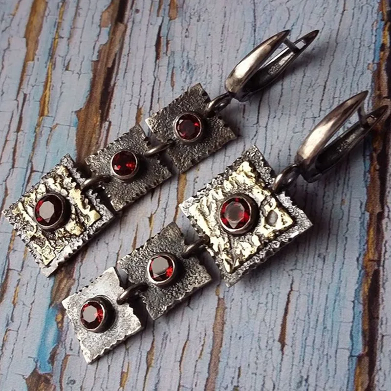 

Newest Retro Square Metal Dangle Earrings for Women Geometric Ancient Gold Color Red Stone Party Drop Earring Jewelry Gifts