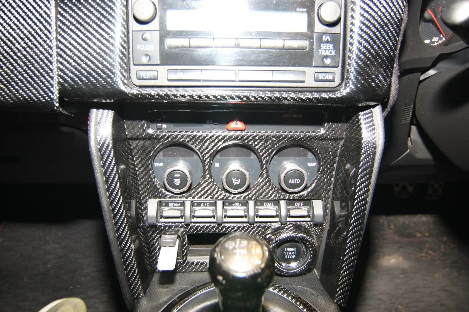 Внутренняя панель из сухого углеродного волокна LHD для запуска двигателя