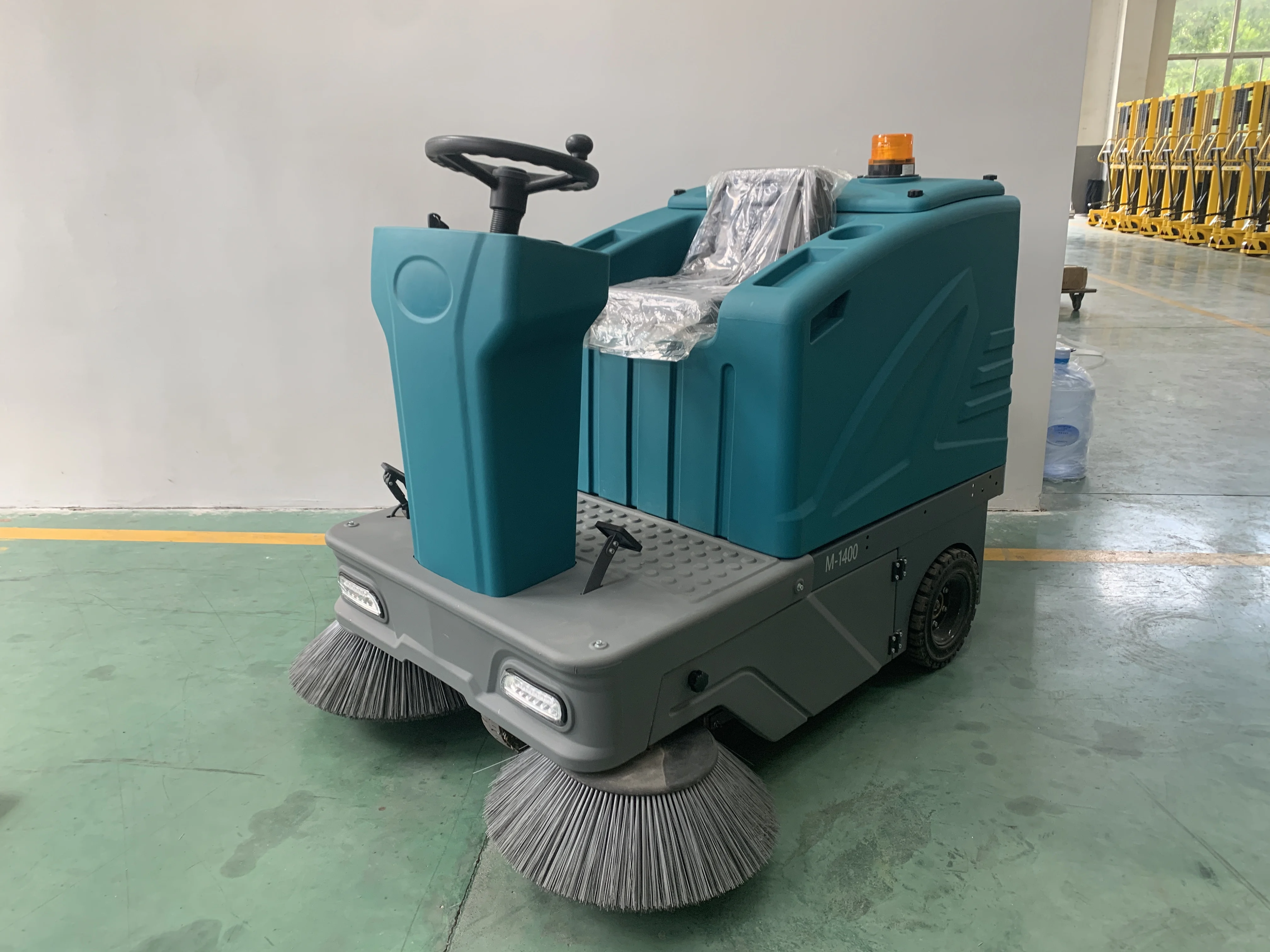 EVERLIFT M1400 Автоматическая промышленная электрическая машина для уличной дорожной