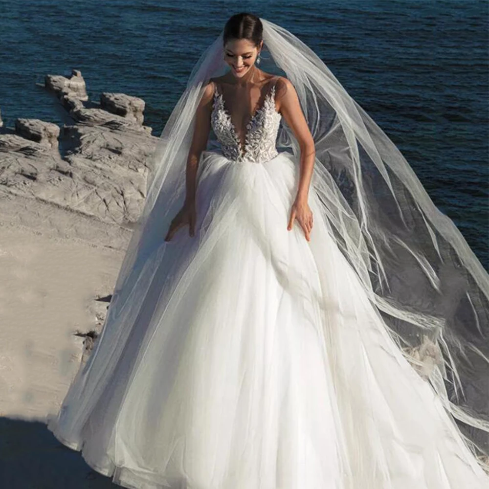 

Exquisite Wedding Dresses Spaghatti Straps Sleeveless Covered Button Backless Vestido De Noiva Court Train Ball Beach Bride Gown