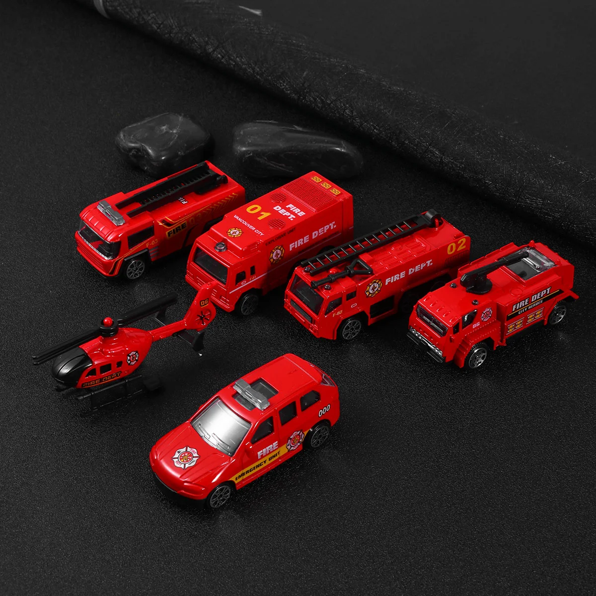 

6pcs Fun Festival Gift Inertia Control Toys Simulation Fire Engine for Students Boys Children