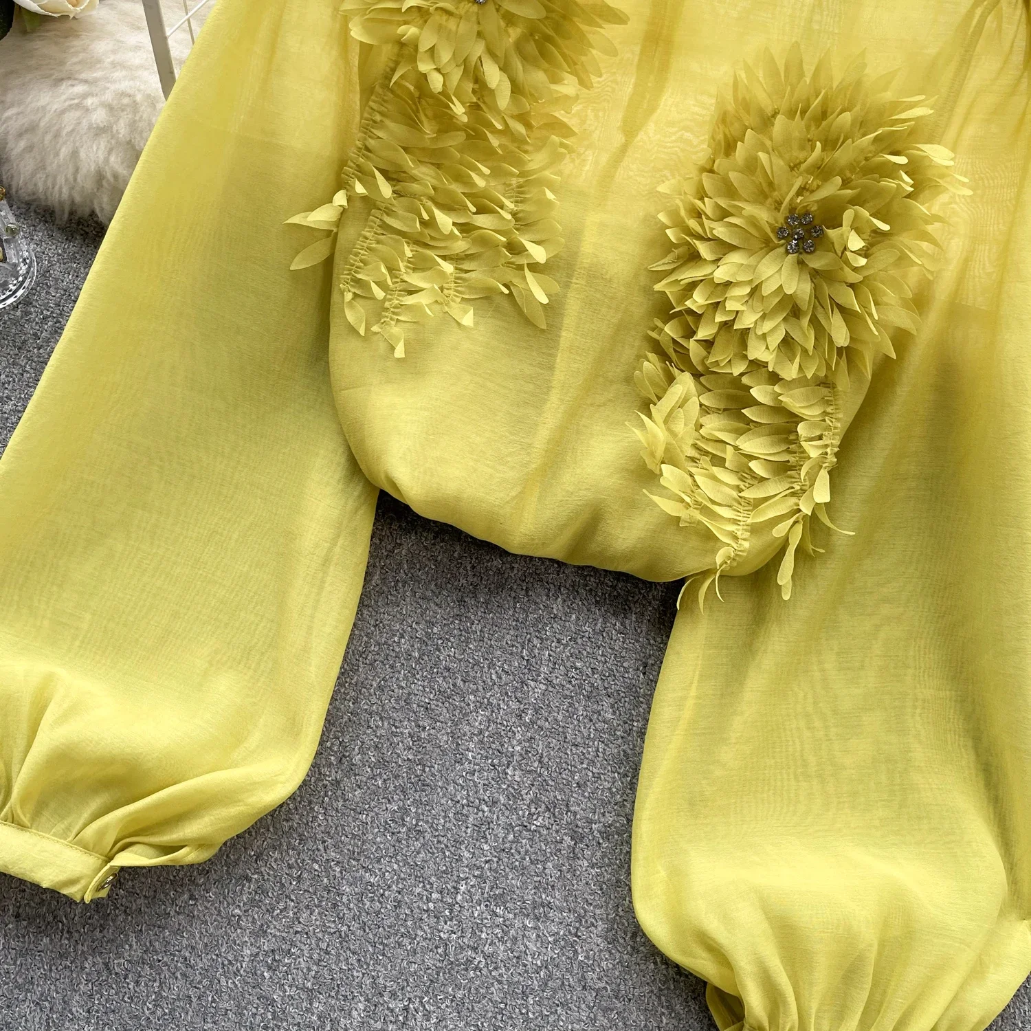 Женская атласная блузка с длинным рукавом и круглым вырезом