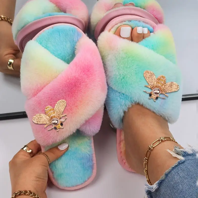 New Slippers Fashion Winter Women Indoor Slippers Alloy Diamond Insect Pearl Designer Warm Fur Home Slippers Lady Casual Shoes
