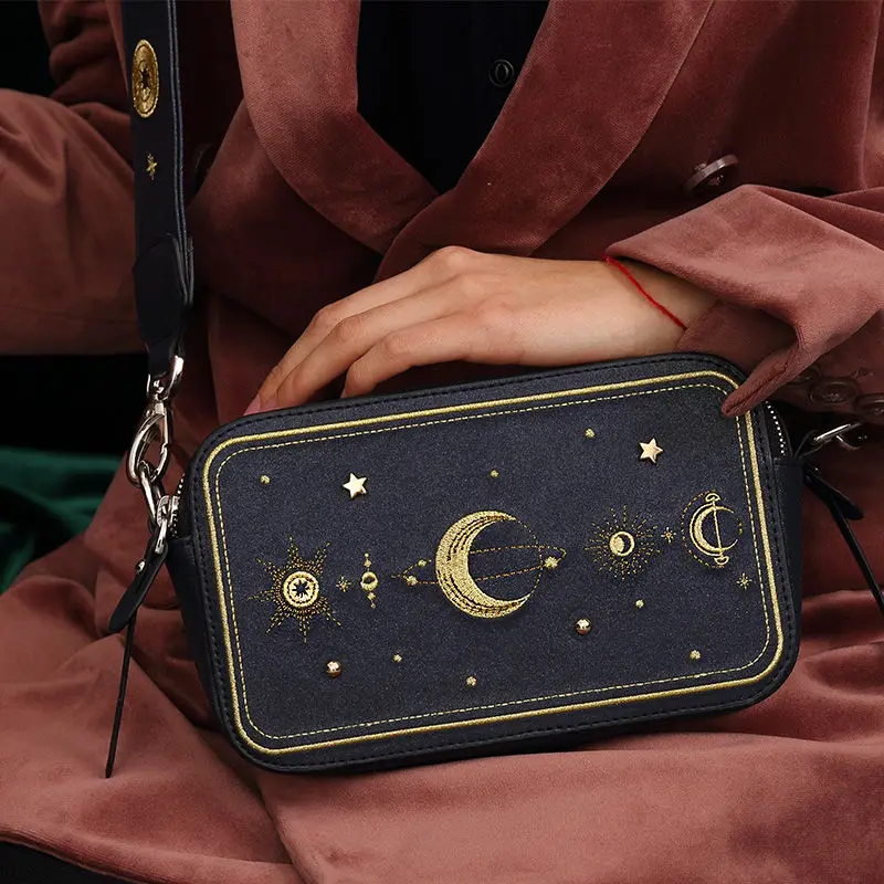 

Vintage Star and Moon Embroidery Large Capacity Women's Bag Pu Leather Waterproof Messenger Bag Handbag Storage Bag Wallet