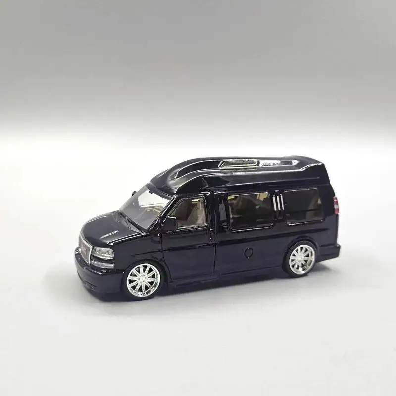 Модель автомобиля из сплава GOC 1:64 RV Savana Collection Display