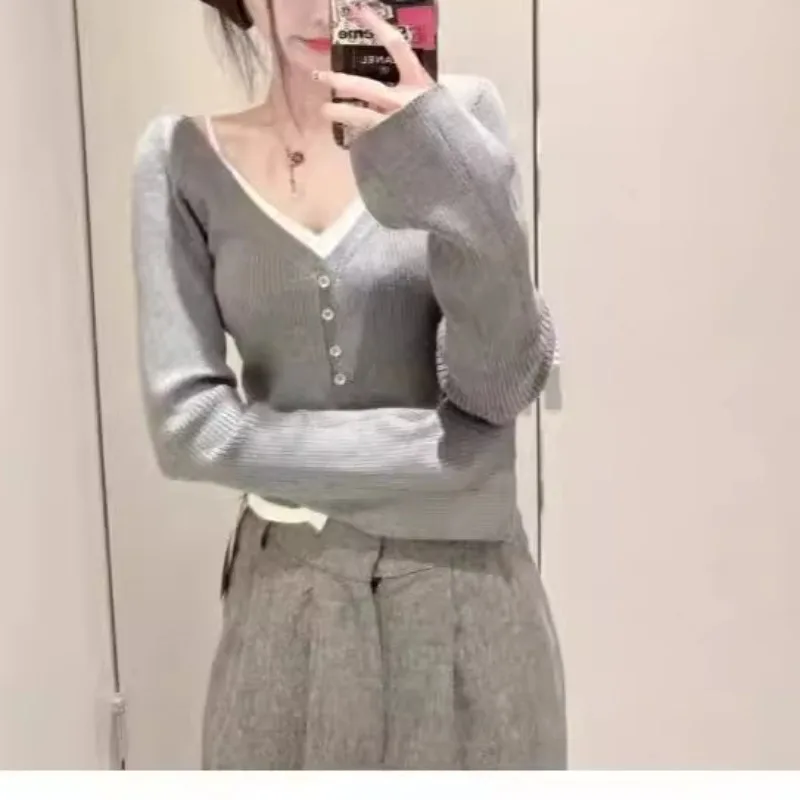 Элегантные милые топы для девочек с расклешенными рукавами и V-образным вырезом