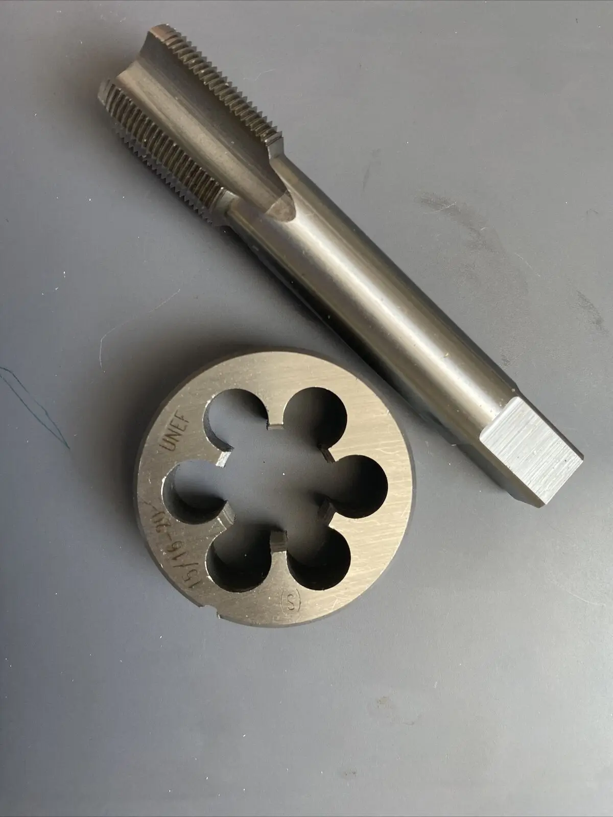 

15/16-20UNEF 15/16" - 20UNEF HSS Tap And Die Set Machine Thread Tap And Round Thread Die