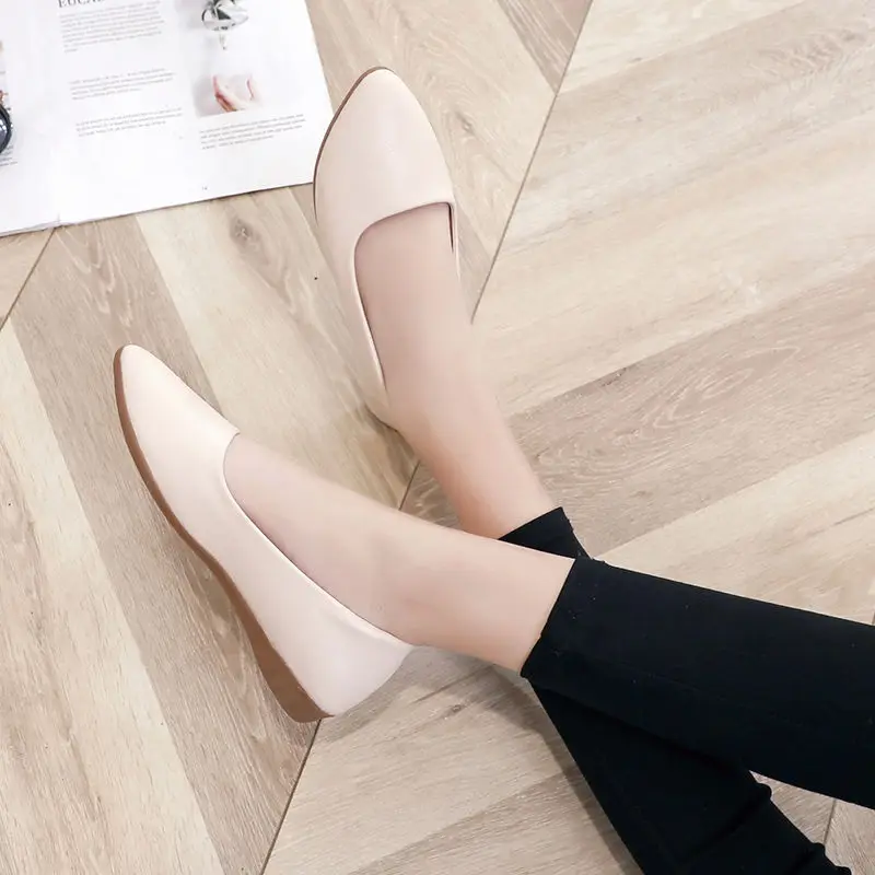 Spring Women's Shoes Comfortable leather shoes Flat Shoes Fashion Soft Bottom Work Shoes Female Casual Slip on Footwear Loafers