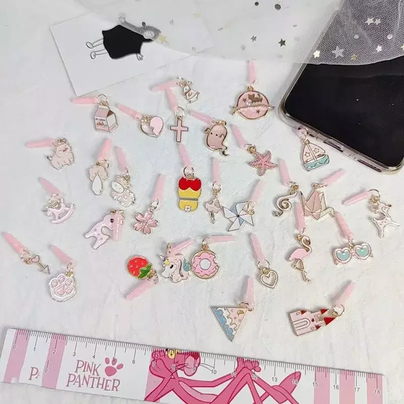 

One New Pink Series Mobile Phone Dust Plug Girl Heart Jewelry Universal 3.5 Headphone Plug Pendant Looks Good