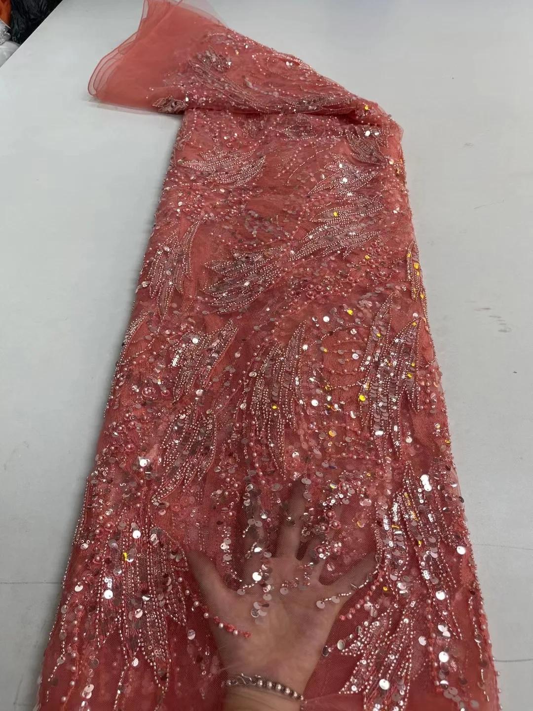 

Нигерийская модная кружевная ткань ручной работы с жемчужинами и блестками, африканская Роскошная вышитая бисером кружевная ткань для сва...