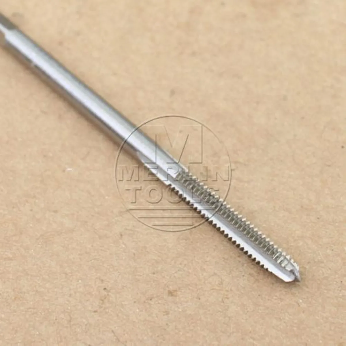 0-80 1-64 1-72 2-56 2-64 3-48 4-40 4-48 5-40 5-44 6-32 6-40 8-32 8-36 10-24 10-28 10-32 Метчик правой резьбы HSS 5–44 TPI