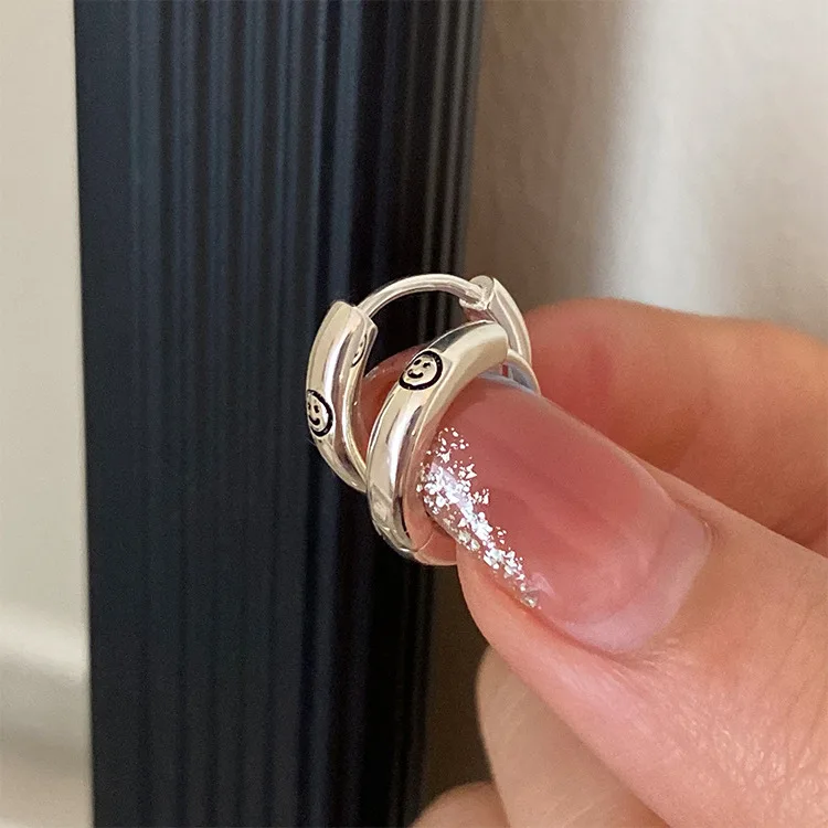 

2023 разумные Женские Геометрические серьги с улыбающимся дизайном, милые усовершенствованные геометрические серьги, аксессуары для подарка на день рождения