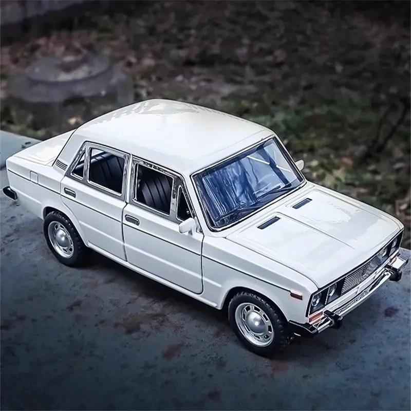 

1/24 Classic Car Alloy Car Model Diecast Metal Toy Police Vehicles Car Model High Simulation Collection Childrens Gift