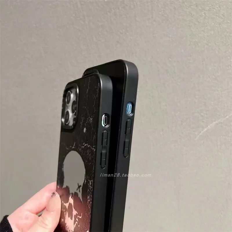 Trendy big skull mirror mobile phone case suitable for 14plus all-inclusive 13promax anti-fall 12 silicone 11 high-quality ins s