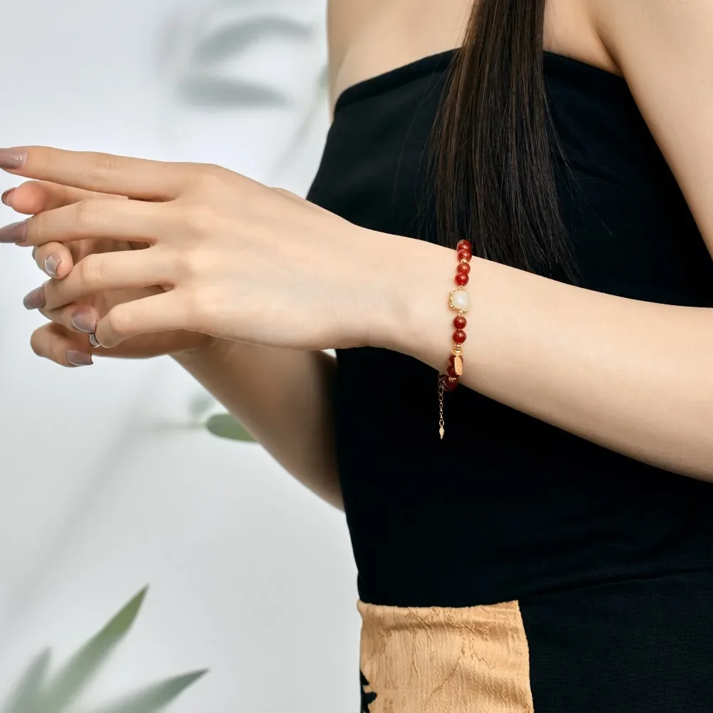 Женский браслет из серебра S925 пробы с бусинами и драконом