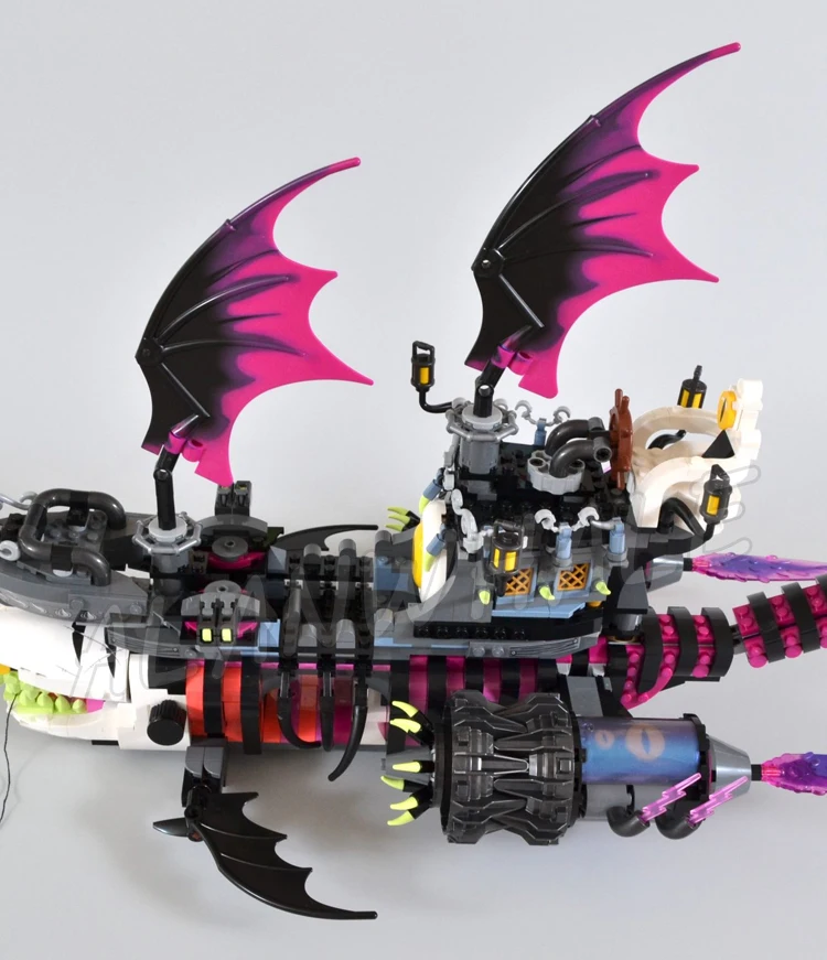 Конструктор Dream Nightmare Shark Ship Tand Mode Monster Vehicle Flying Eyeballs 81469