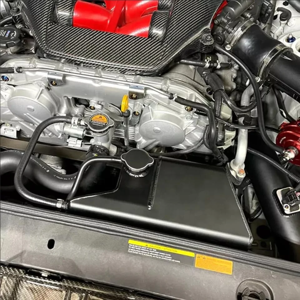 Фото Алюминиевый бак для охлаждающей жидкости с перегородками для Nissan GTR R35 GT-R35 GT-R50 T-SPEC VR38DETT, радиаторный бак для охлаждения, 2008-2022 гг. №3