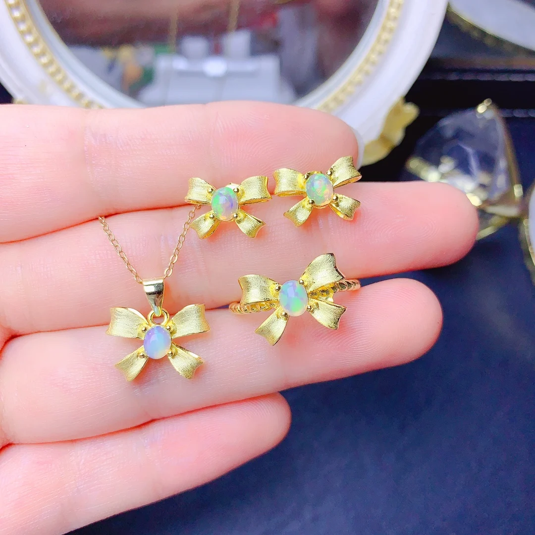 Женский ювелирный комплект из серебра 925 пробы с опалом