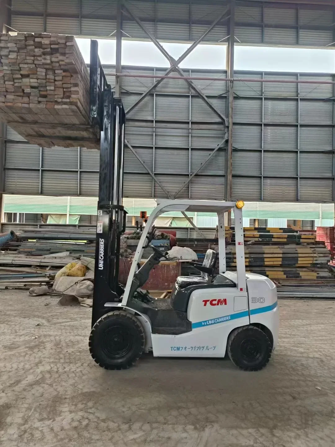 Вилочный погрузчик Tcm30 мини-погрузчик с боковым переключением б/у TCM 20 25 35 FD30 2
