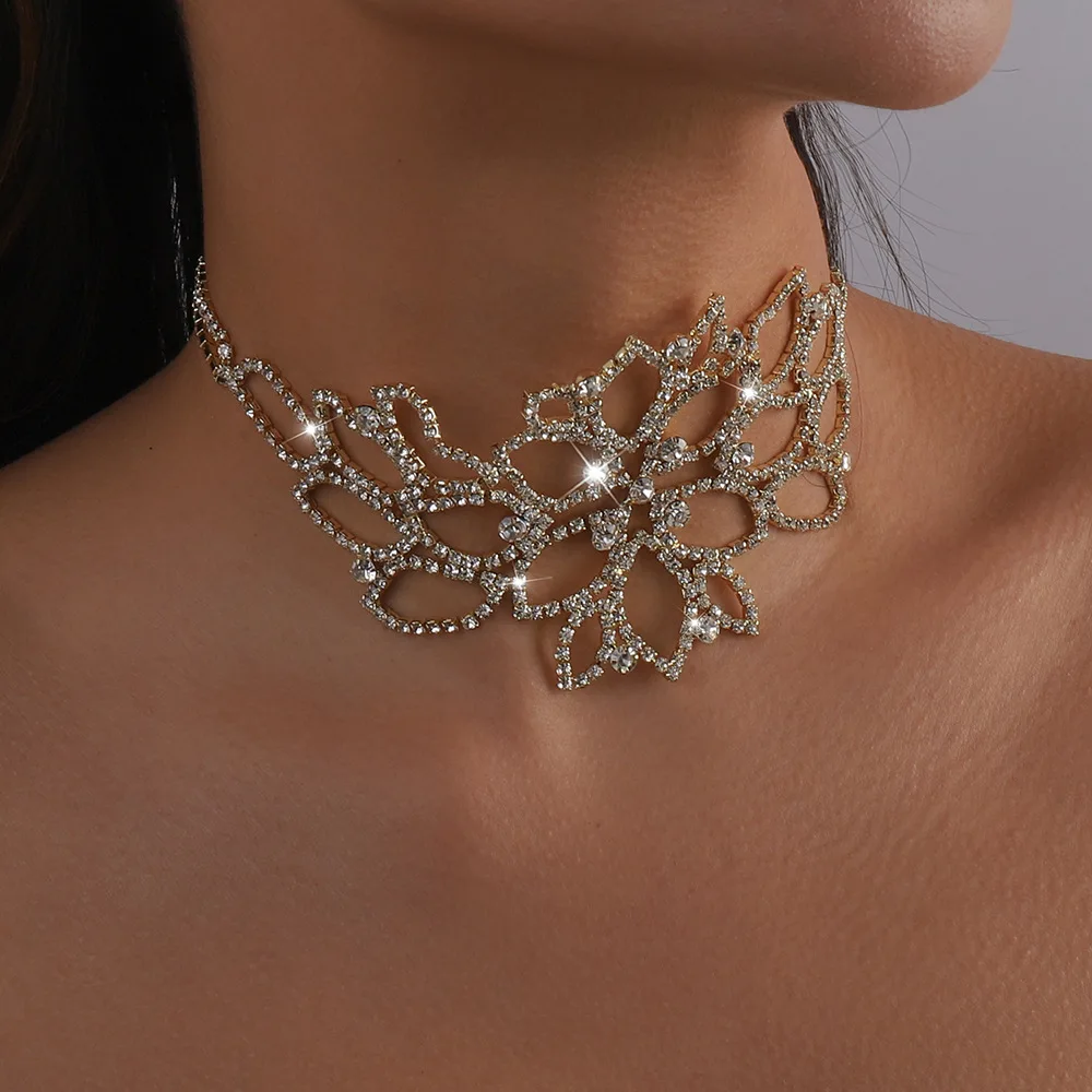 

Exaggerated Armband Cutout Flower Rhinestone Luxury Choker Necklace
