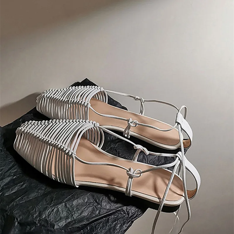 Сандалии с ремешком на щиколотке плетеные тапочки плоской подошвой круглым