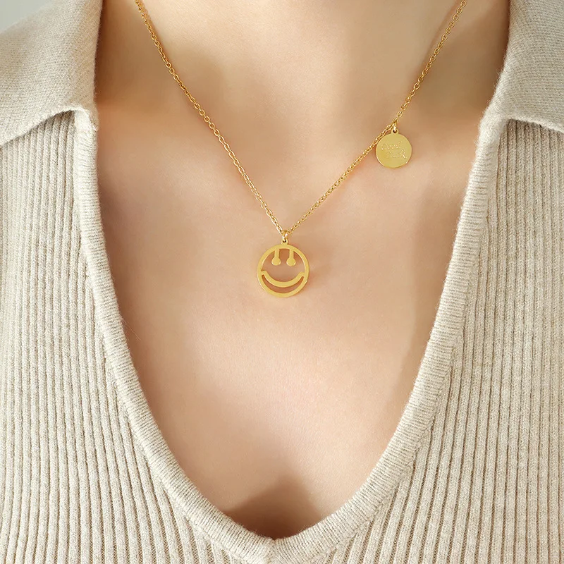 

European Hip Hop Lucky English Smile Face Pendant Necklace Female Clavicle Necklace Chock Titanium Steel 18K Gold Plating P865