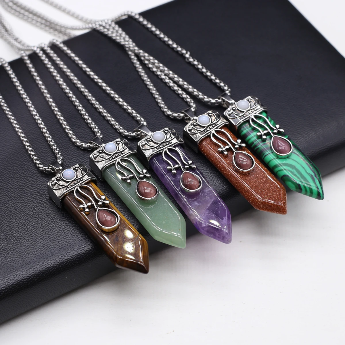 

Sword Shaped Pendant Necklace Amethyst Black Agate Tiger Eye Stone Malachite Exquisite Jewelry Banquet Party Accessories Gifts