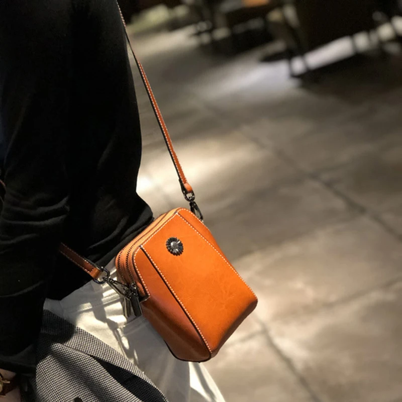 

Genuine Leather Mobile Bag Women's Messenger Bag Cow Leather 2022 Shoulder Bag Oil Wax Skin Small Square Bag Purses Crossbody