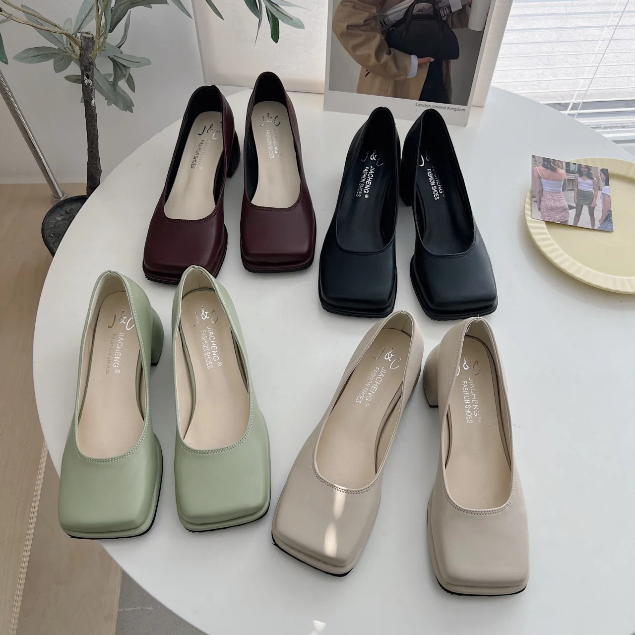 

New Hepburn Style Square Head Shallow Mouth Single Shoes Women's Thick Heel Wide Head Women's Shoes Mary Jane Women's Shoes