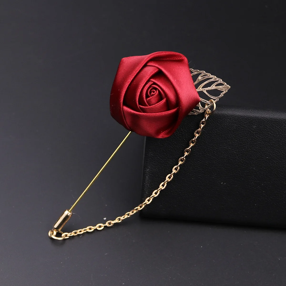 

Classic Rose Flower Leaf Corsage Brooch For Women Bridal Groom Fabric Long Needle Chain Shirt Suits Lapel Pins Wedding Jewelry
