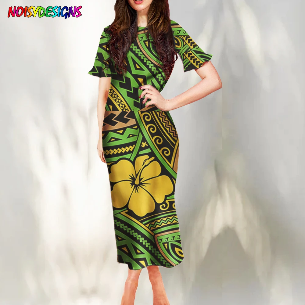 

Женское длинное облегающее платье с коротким рукавом и рюшами