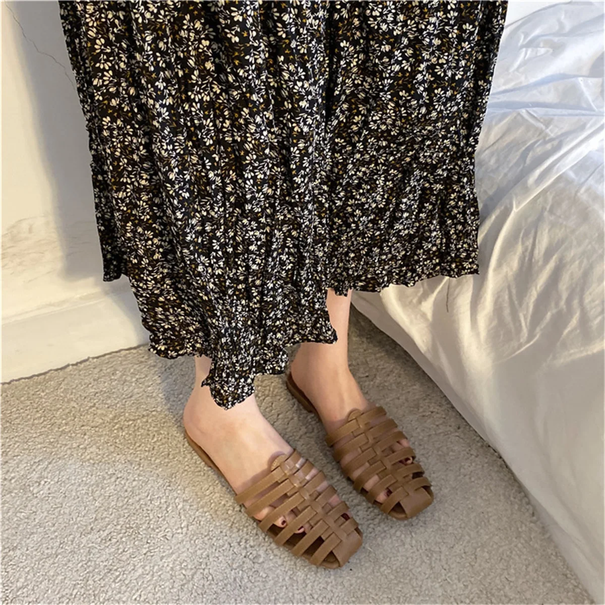 2022 Summer Hollow Woven Women's Slippers Outside Wear Retro Lazy Closed Toe Straw Sandals Women Flat Mules |