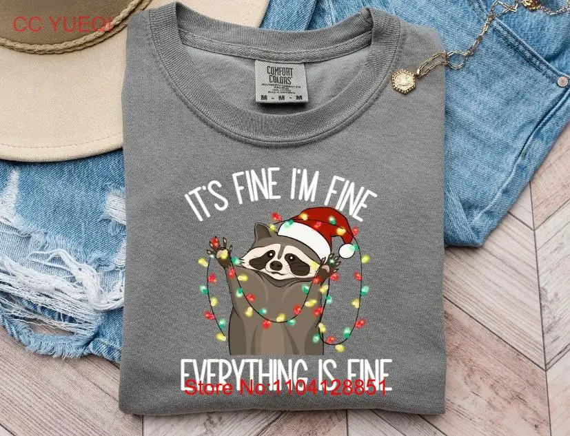 Юмор Рождественская футболка Милый енот Сарказм Все прекрасно Забавный любовник