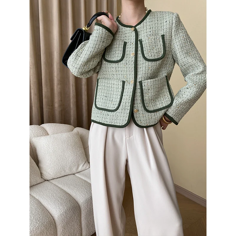 Рисунок 5 - Женское твидовое пальто с контрастными карманами