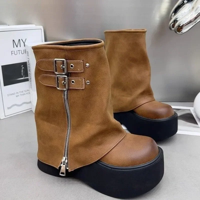 Женские сапоги с круглым носком черные или коричневые до колена на платформе